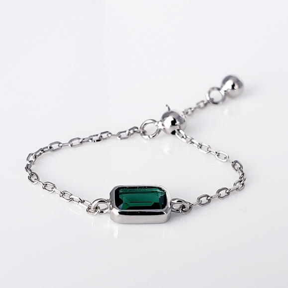 Dainty Sterling Silver Bezel Set Emerald Green CZ Stone Adjustable Chain Ring - Picture 4 of 6